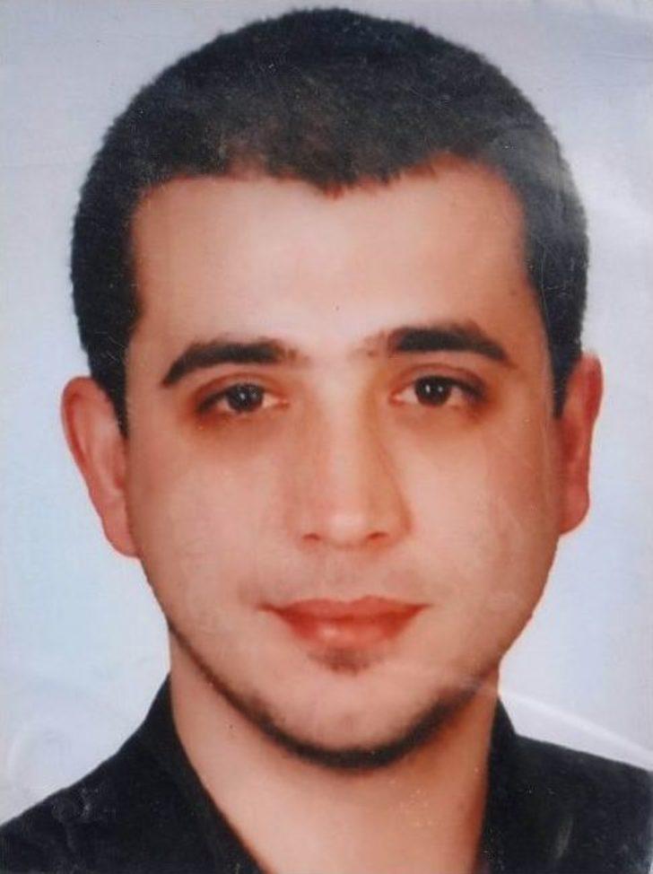 Otomobil Elektrik Direğine Çarptı: İki Ölü G4