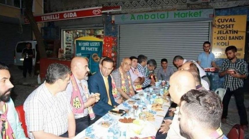 Taraftar Grubu Marmara Derebeyleri&rsquo;nden Sokak İftarı