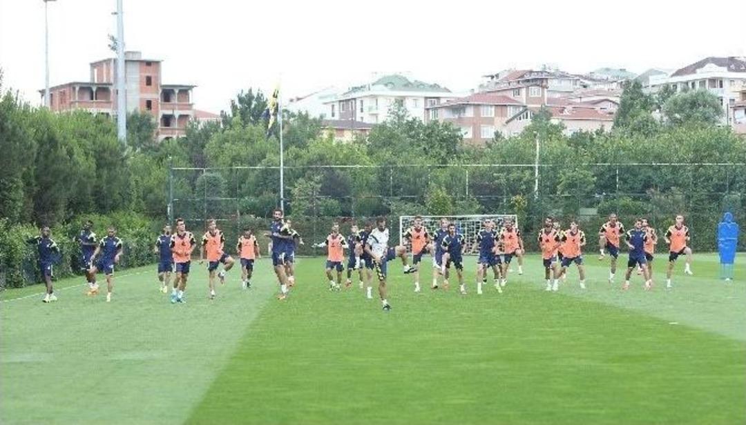Fenerbah&ccedil;e, Yeni Sezon Hazırlıklarını S&uuml;rd&uuml;r&uuml;yor