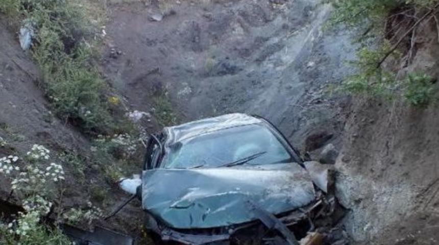 Yozgat'ta Otomobil U&ccedil;uruma Yuvarlandı: 4 Yaralı