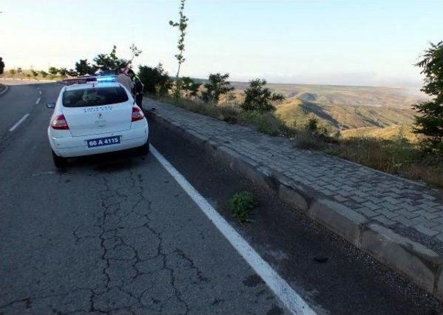 Yozgat'ta Otomobil Uçuruma Yuvarlandı: 4 Yaralı