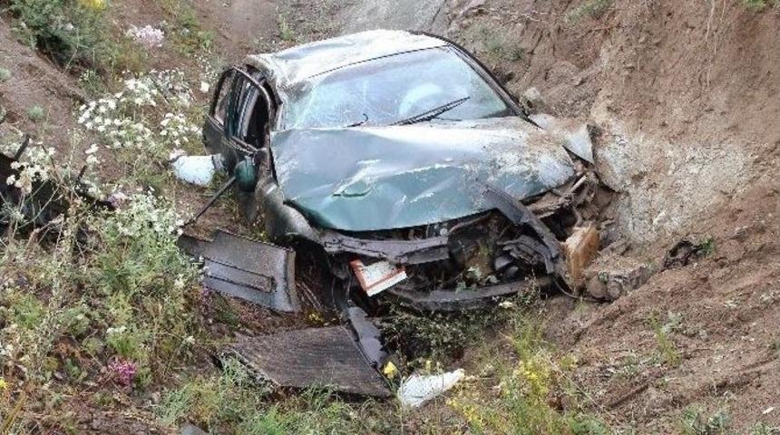 Yozgat&rsquo;ta Otomobil U&ccedil;uruma Yuvarlandı: 4 Yaralı