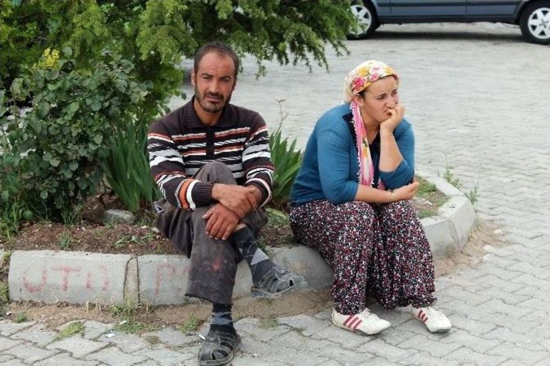 Sabah Kahvaltısında Ev &Uuml;zerlerine &Ccedil;&ouml;kt&uuml;: 3 &Ouml;l&uuml;, 1 Yaralı