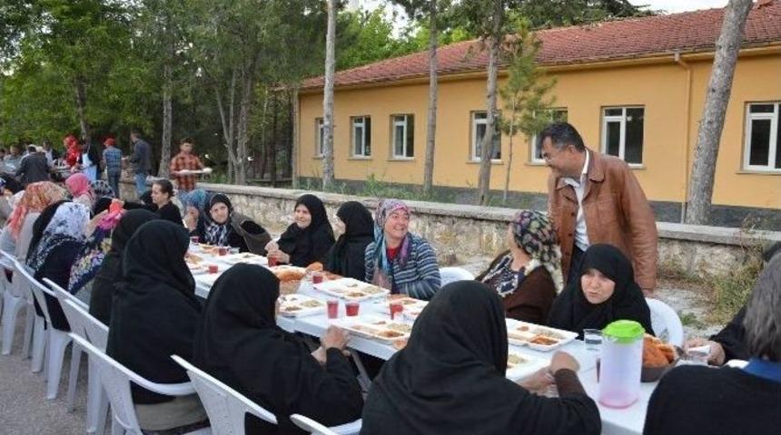 &Ccedil;ifteler Belediyesi&rsquo;nin İftar Programı