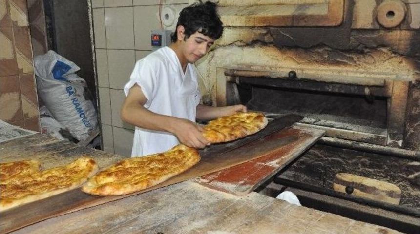 Fırın İş&ccedil;ilerinin Sıcak &Ccedil;ilesi