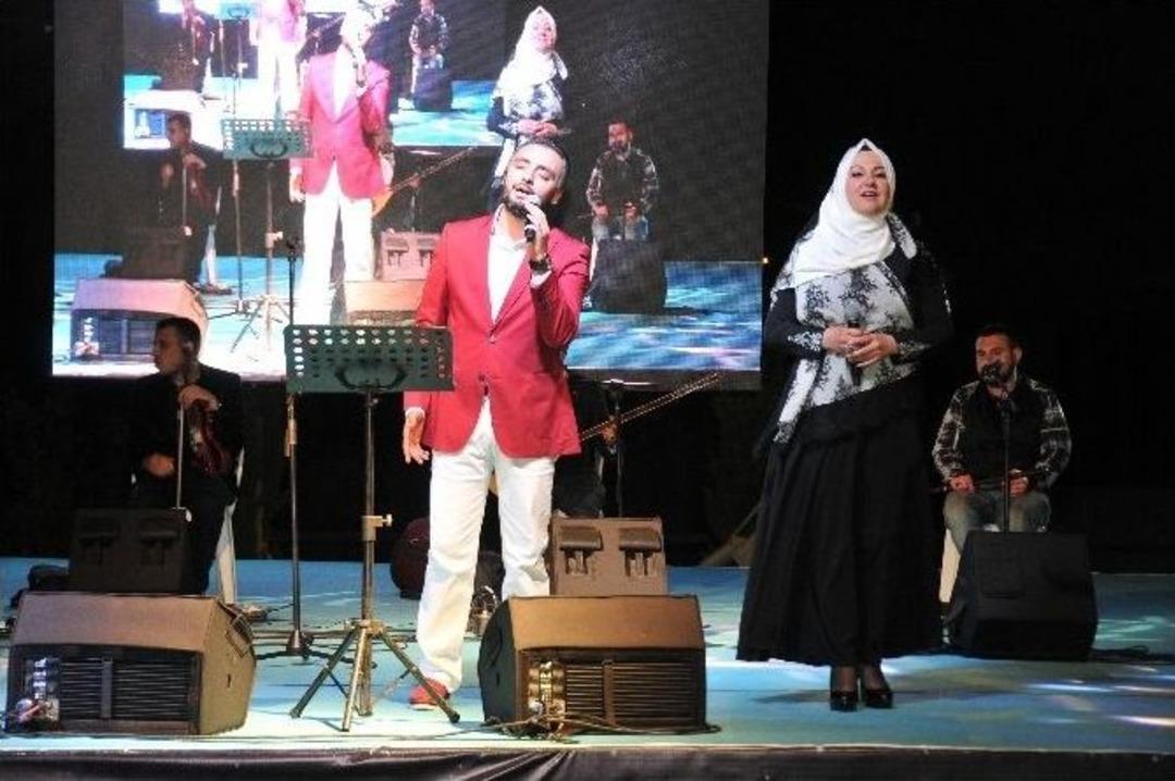 İkbal G&uuml;rpınar Ve Emre Ermiş Konserine B&uuml;y&uuml;k İlgi