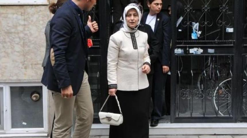 Sare Davutoğlu, Eskişehir'e Amcasının Cenazesine Geldi