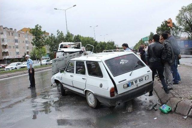 Kayseri’de Trafik Kazası: 4 Yaralı