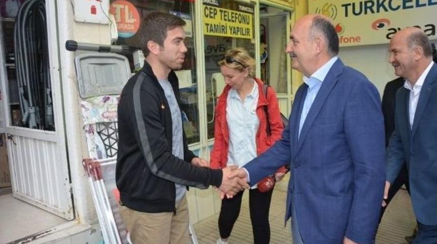 Bakan M&uuml;ezzinoğlu&rsquo;nun K&uuml;&ccedil;&uuml;k Kızla Sohbeti