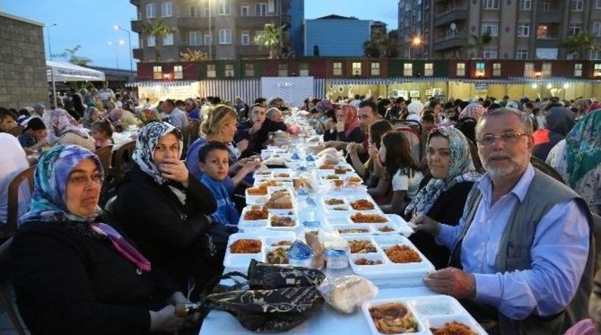 Canik Belediyesi&rsquo;nin İftarı B&uuml;y&uuml;k İlgi G&ouml;r&uuml;yor