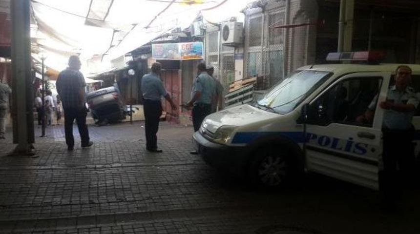 Takla Atan Otomobildeki Karı-Koca Yaralandı