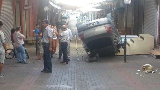 Takla Atan Otomobildeki Karı-Koca Yaralandı