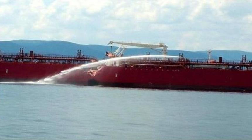 Boğazda Korkutan Kazada, Tankerdeki Nafta'nın U&ccedil;ması Bekleniyor