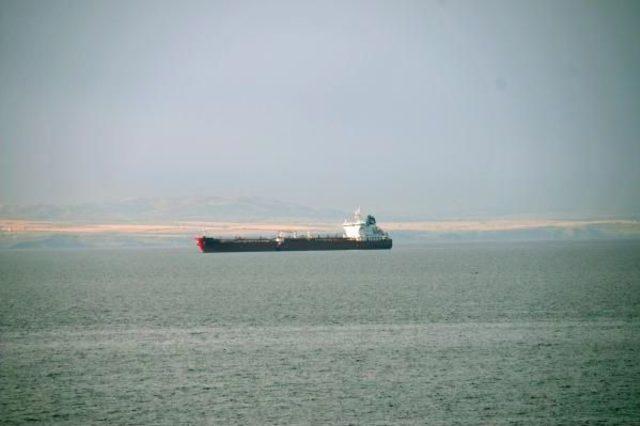 Boğazda Korkutan Kazada, Tankerdeki Nafta'nın Uçması Bekleniyor