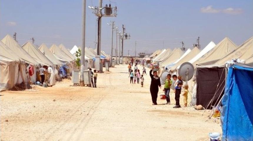 M&uuml;lteciler Yaptıkları Sulu Kilima İle Serinliyor