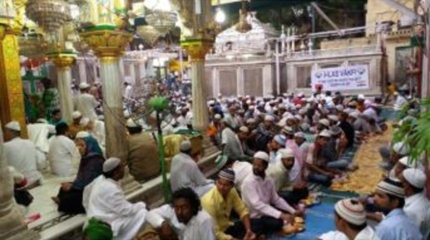 Hintli Müslümanlar İhlas Vakfı İftarlarında Buluştu