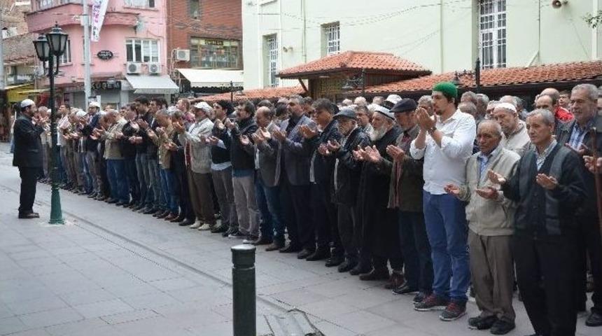 Doğu T&uuml;rkistan&rsquo;da &Ouml;lenler İ&ccedil;in Eskişehir&rsquo;de Gıyabi Cenaze Namazı Kılındı
