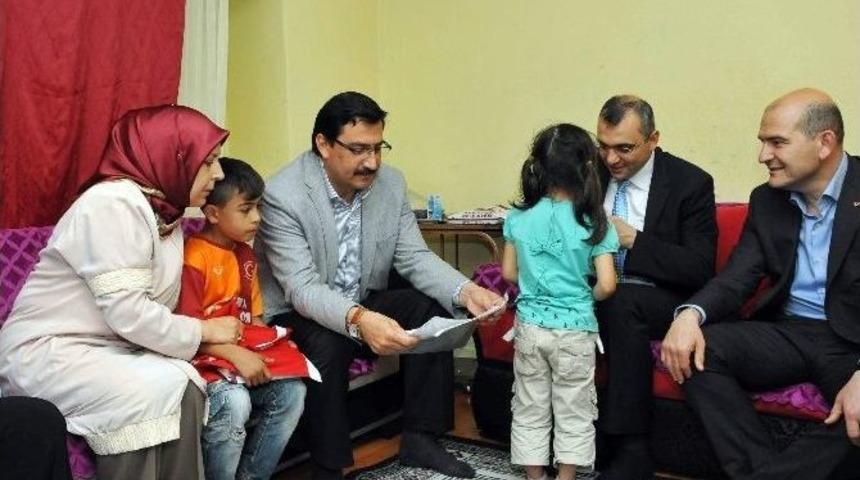 Başkan Ak, Gecekonduda Yaşayan 2 Aileye Konuk Oldu