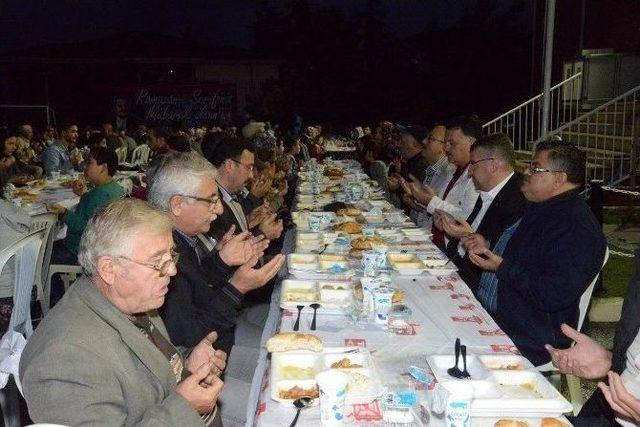 Belediyenin İftarında Beşiktaş Mahalle Sakinleri Bir Araya Geldi