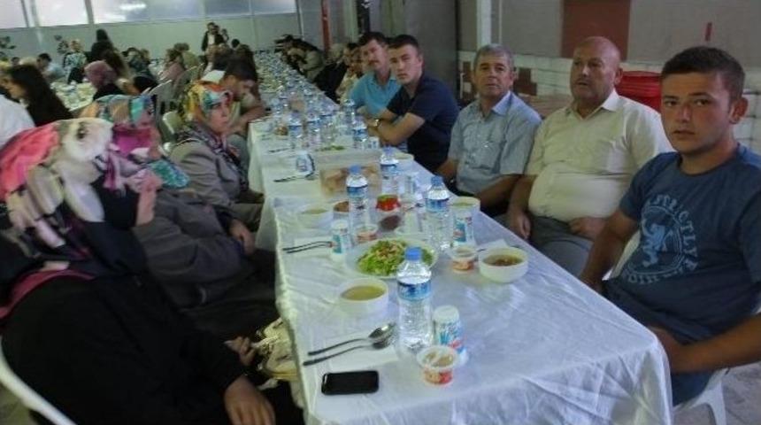 İlim Yayma Cemiyeti’nin İftarı Burhaniyelileri Buluşturdu