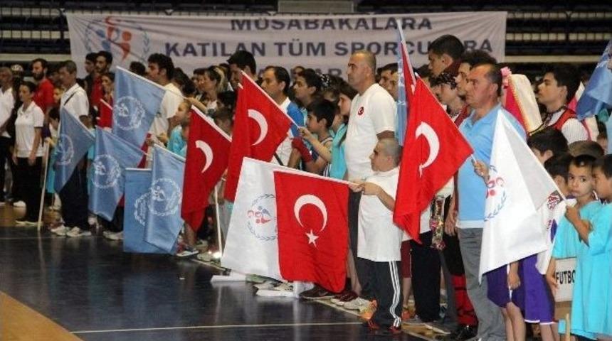 İzmir İl Spor Merkezleri Açıldı