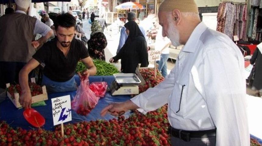 Bolluk Yaz Meyvelerini Ucuzlattı