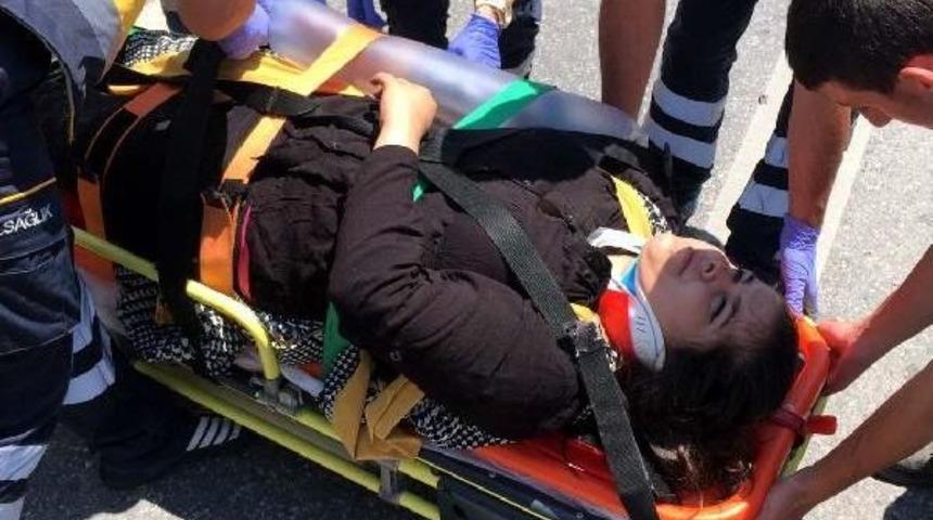 Kocaeli'de Halk Otob&uuml;s&uuml; Ile Hafif Ticari Ara&ccedil; &Ccedil;arpıştı: 1 &Ouml;l&uuml;, 3 Yaralı- Yeniden