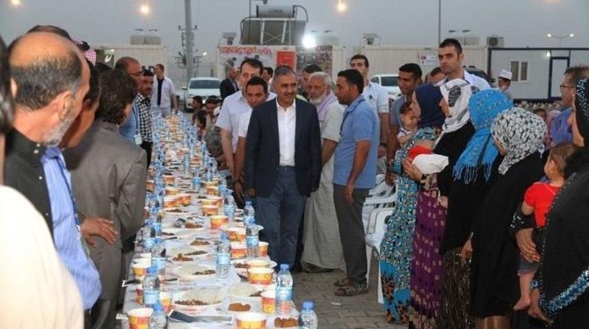 Vali Ko&ccedil;ak Suriyeli Sığınmacılarla İftarda Buluştu