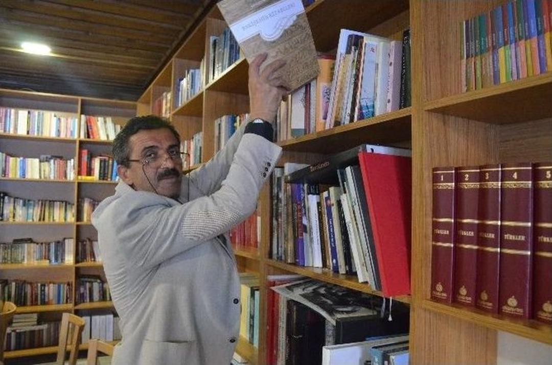 Mezar Taşları O Şehrin Tapularıdır