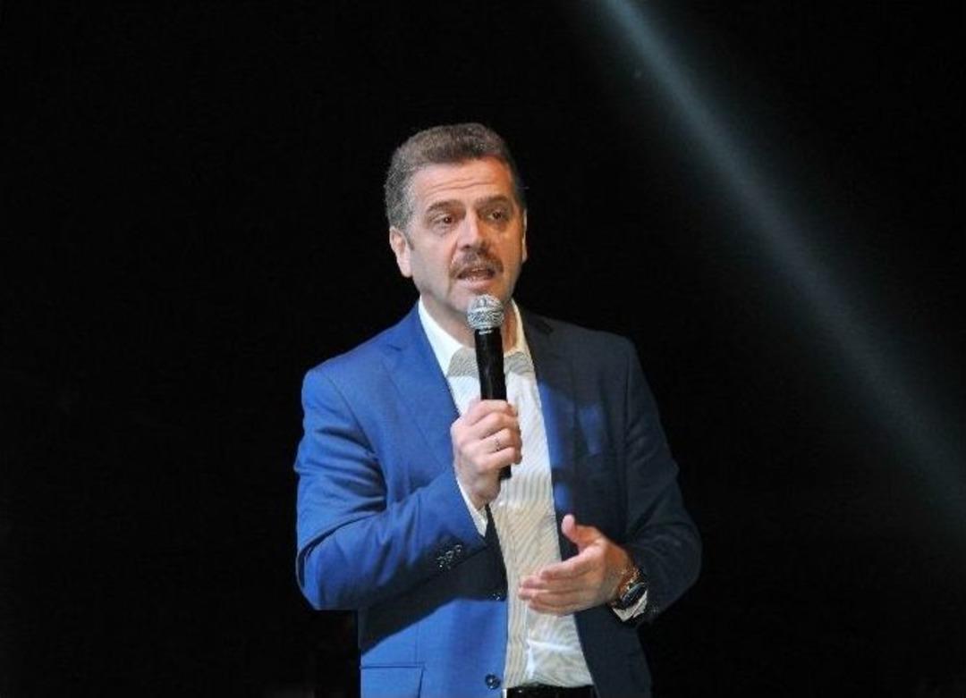 Esat Kabaklı &ldquo;t&uuml;rkiyem&rdquo; İle Gaziosmanpaşalıları Coşturdu