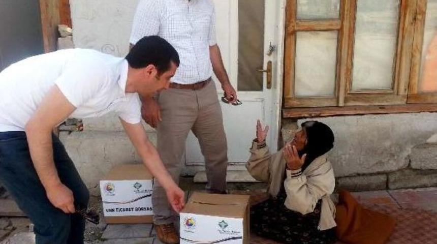 Van'da Ihtiya&ccedil; Sahiplerine Gıda Paketi