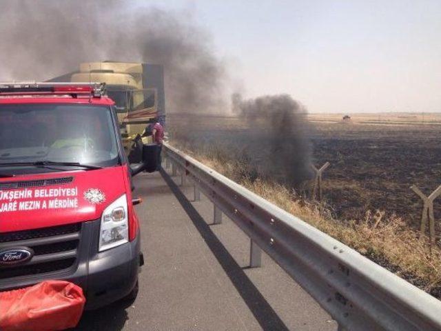 Anız Dumanın Kapladığı Yolda Tır'la Otomobil Çarpıştı: 1 Ölü, 3 Yaralı