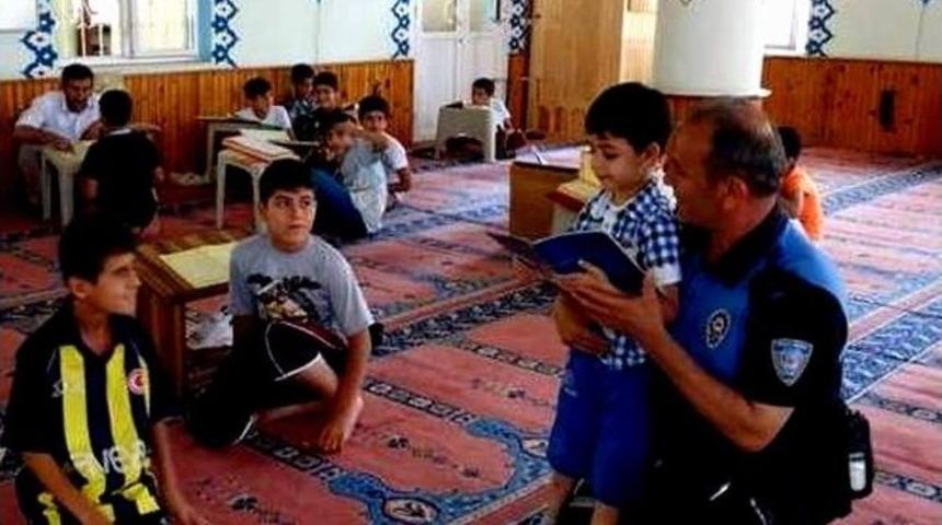 Aydın Polisi Camilerde &Ccedil;ocukları Eğitiyor