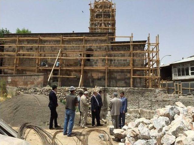 Muş’ta Tarihi Alaaddin Camii Restore Ediliyor