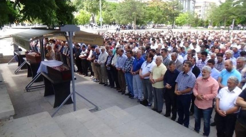 Aksaray&rsquo;da Yangında Hayatını Kaybeden Kadın Toprağa Verildi