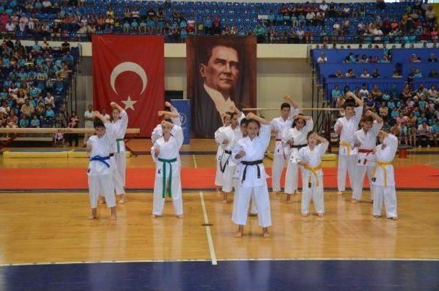 İzmir İl Spor Merkezleri'nde Coşkulu Açılış