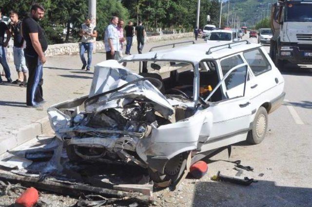 Otomobil Yol Temizleme Aracına Çarptı: 1 Ölü, 2 Yaralı