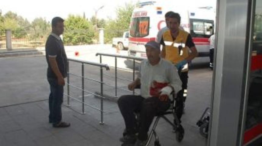 Elini Kesen Adam Hastaneye Kaldırıldı