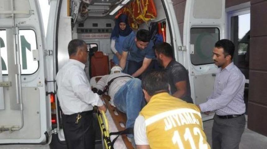 İnşaatın 3'&uuml;nc&uuml; Katındaki Iskeleden D&uuml;şen Iş&ccedil;i Yaralandı