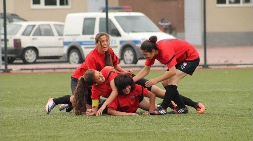 Kayseri Gen&ccedil;lerbirliği Finali Farklı Kazandı