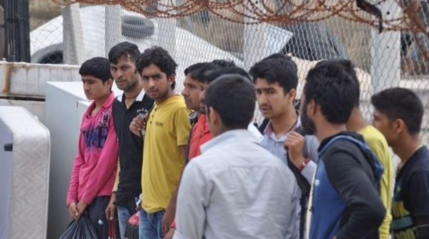 &Ccedil;anakkale&rsquo;de 14 Ka&ccedil;ak G&ouml;&ccedil;men Yakalandı