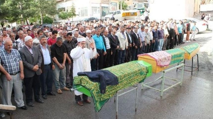 Niğde&rsquo;de G&ouml;&ccedil;&uuml;kte Hayatını Kaybeden 3 Kişi Toprağa Verildi