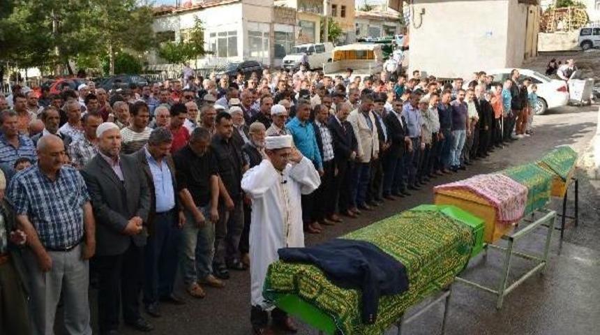 Niğde'de Enkaz Altında Can Veren 3 Kişi Toprağa Verildi