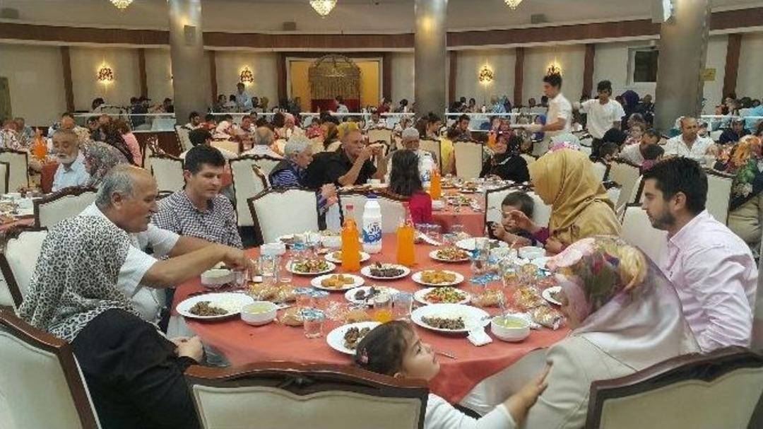 Şehit Ve Gazi Yakınları &Uuml;mraniye&rsquo;deki İftar Programında Buluştu