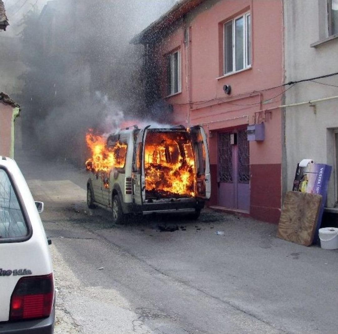 Bursa&rsquo;da Seyir Halindeki Kamyonet B&ouml;yle Alev Aldı