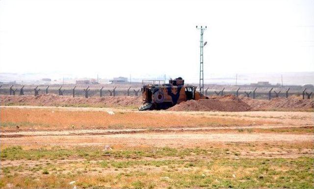 Pyd Telabyad Sınır Kapısı&rsquo;nı Ge&ccedil;işlere Kapattı 2