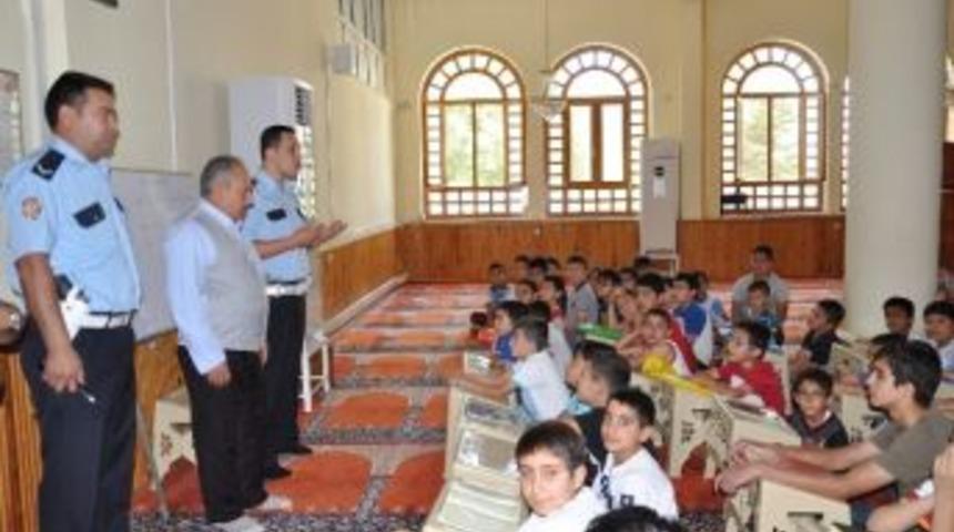Hem Kur&rsquo;an Hem De Trafik Kurallarını &Ouml;ğreniyorlar