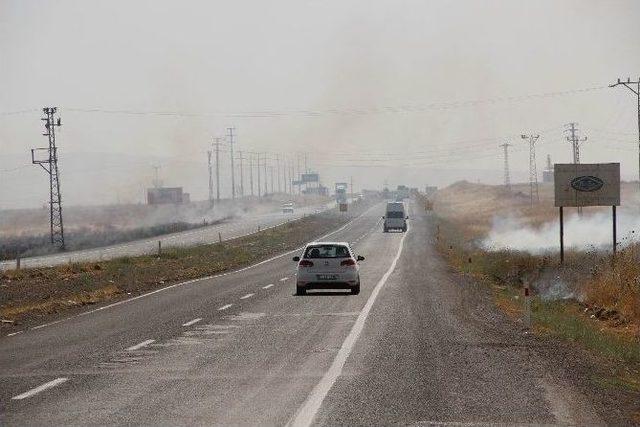 Anız Yangını Sürücülere Zor Anlar Yaşattı