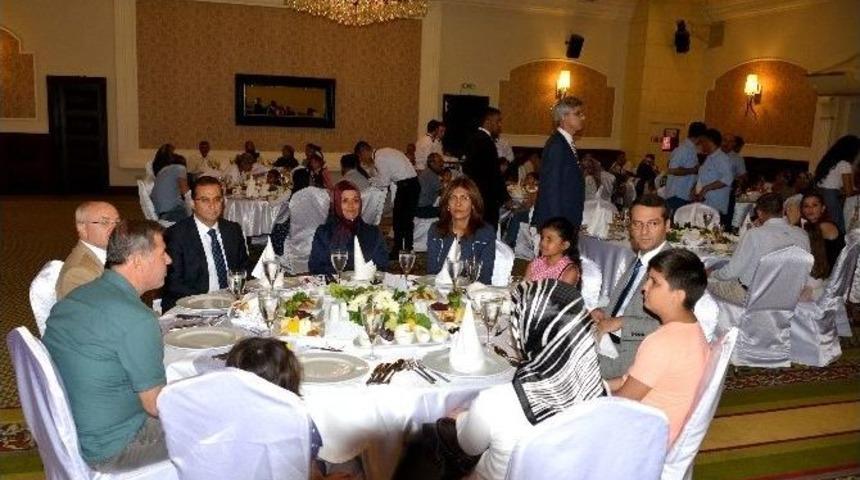Koruyucu Aileler Ve &Ccedil;ocuklar İftar Yemeğinde Buluştu