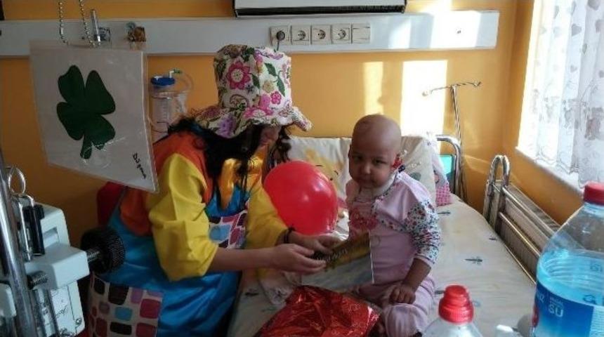 Ke&ccedil;i&ouml;renli G&ouml;n&uuml;ll&uuml;ler G&ouml;&ccedil;men Aileleri Yalnız Bırakmadı